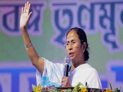 Mamata Banerjee supports Chandrababu Naidu over TDP-BJP war of words