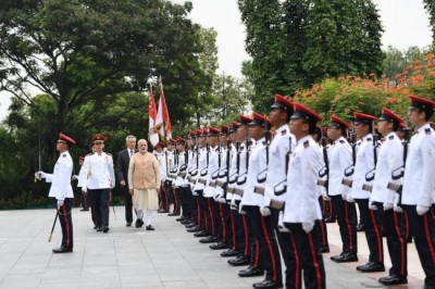 PM Modi receives ceremonial welcome at Istana in Singapore
