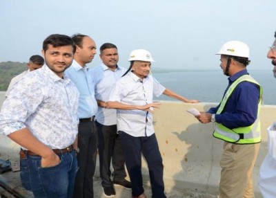 Ailing Manohar Parrikar inspects bridge in Panaji, BJP receives flak
