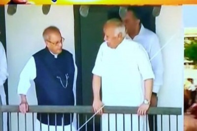 Pranab Mukherjee visits Sangh founder Dr. Hedgewar's home in Nagpur, RSS says his views will be invaluable 