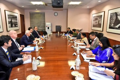 Romanian Foreign Minister visits India