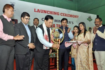 Sonowal kicks off Chief Ministerâ€™s Tea Tribesâ€™ Football Tournament 2017-18