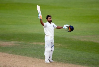 Rishabh Pant touches MS Dhoni's feat during Australian first innings