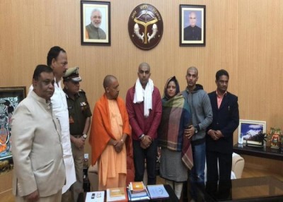 Yogi Adityanath meets family of police officer killed in Bulandshahr