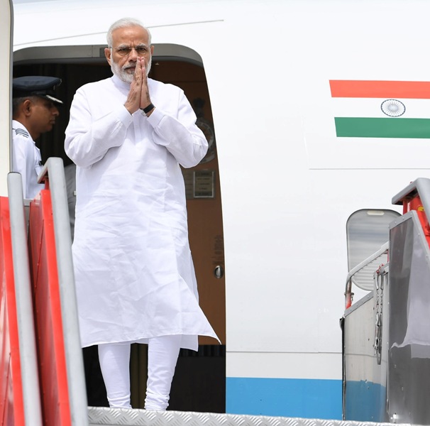 PM Modi condoles Stalin, Kanimozhi at Karunanidhi funeral 