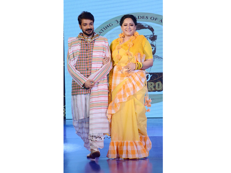 Retro Metro fashion show celebrates Prosenjit Chatterjee's birthday