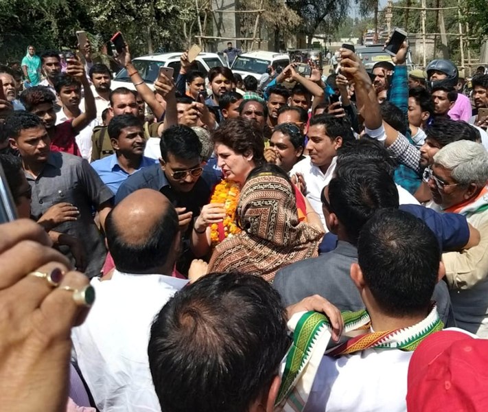 Priyanka Gandhi Vadra meets people on way to Mirzapur