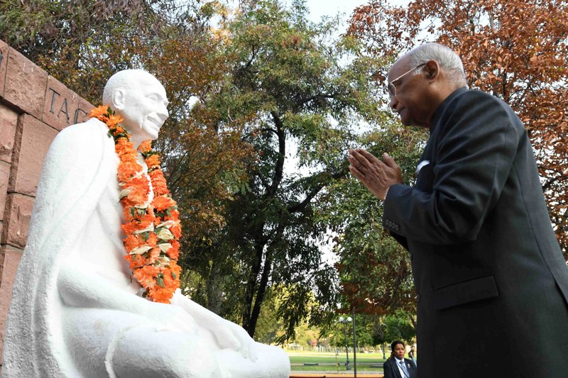 President Kovind offers tributes to Mahatma Gandhi