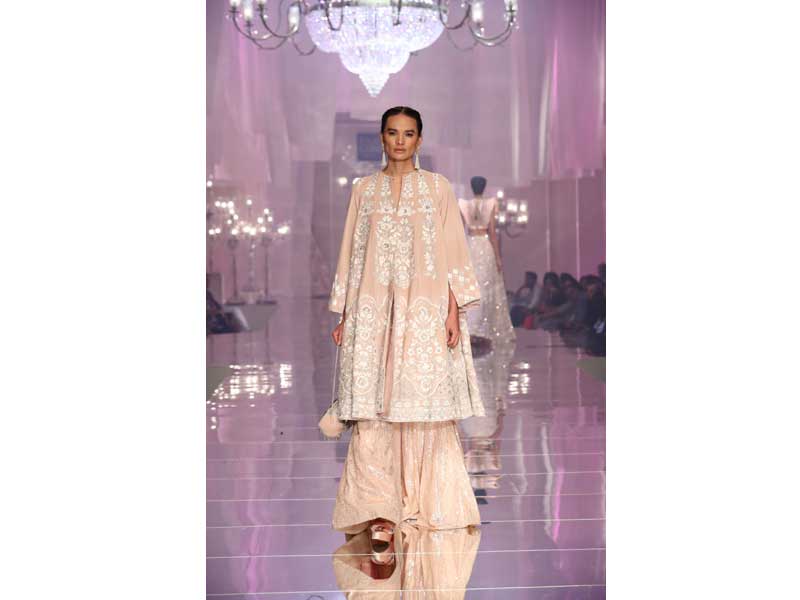 Katrina Kaif graces Lakme Fashion Week in Manish Malhotra's costume