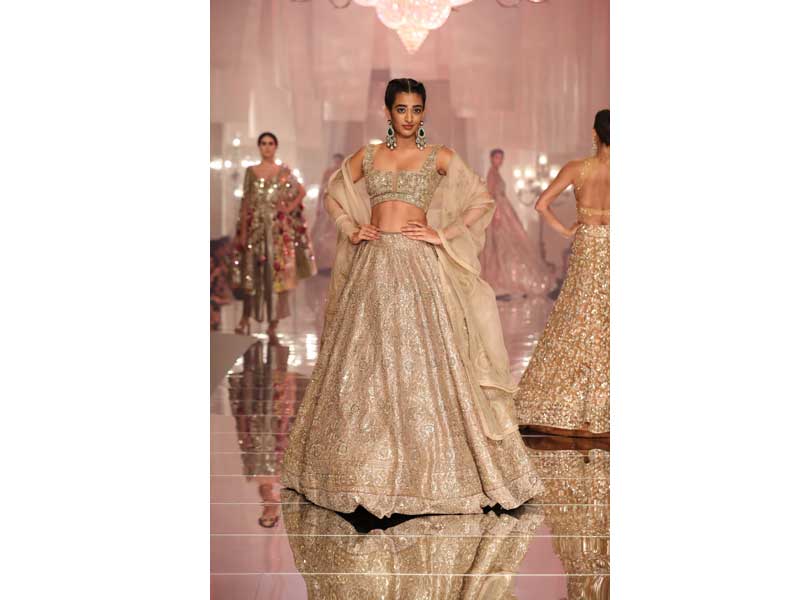 Katrina Kaif graces Lakme Fashion Week in Manish Malhotra's costume