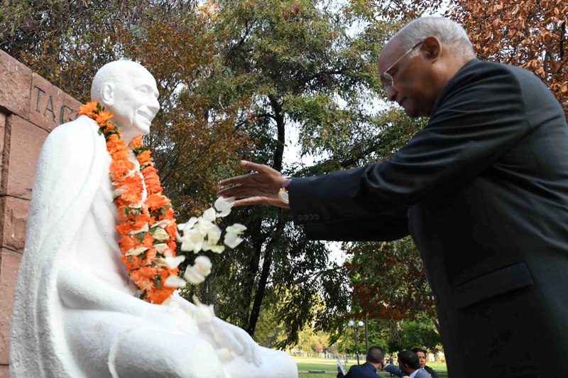 President Kovind offers tributes to Mahatma Gandhi