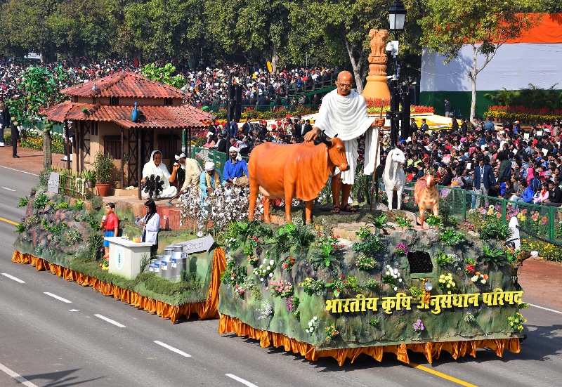 The tableau of CPWD passes through Rajpath on R-Day