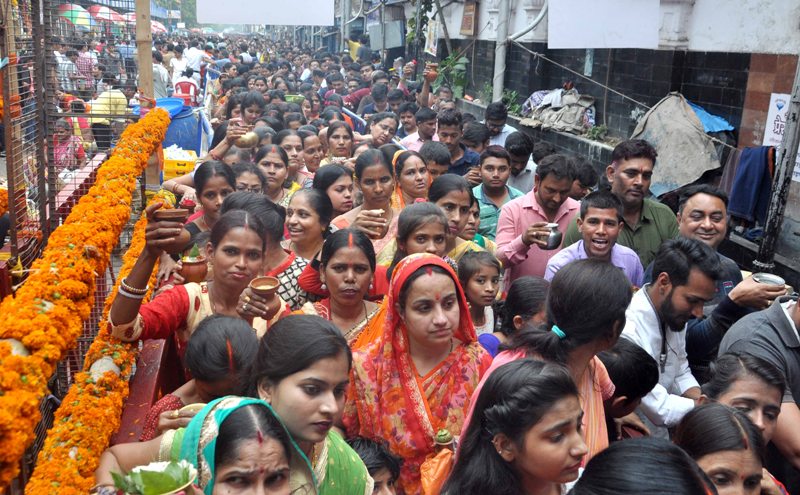 People gather in large numbers at temple for Maha Shivaratri