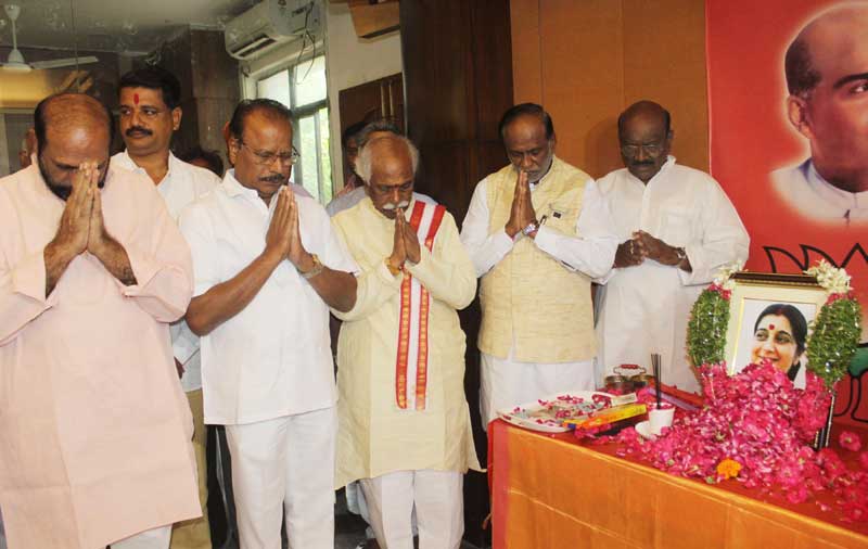 Politicians pay tribute to Sushma Swaraj 