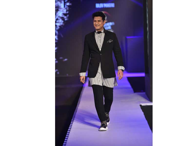 Former Miss Universe Sushmita Sen dazzles Kolkata during the the Blenders Pride Fashion Tour 