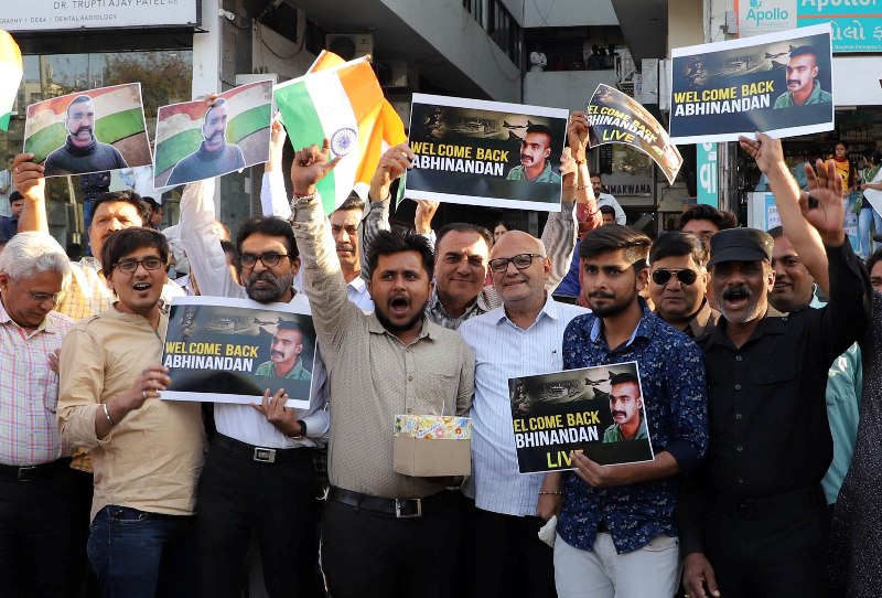 Wing Commander Abhinandan returns India through Wagah border