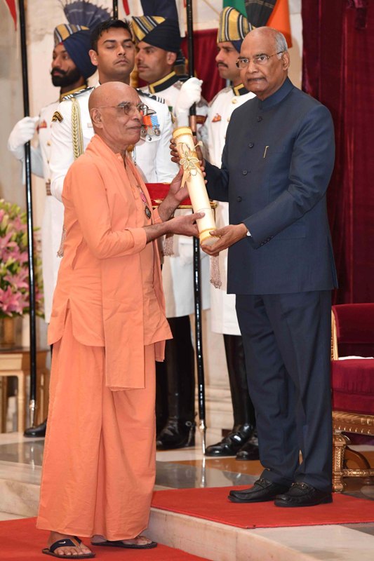 President Ram Nath Kovind presents the Padma Awards