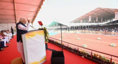 PM Narendra Modi witnesses collective e-Grih Pravesh, lays foundation stone for development projects in Palamu