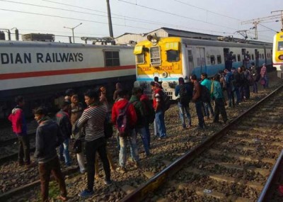 Kolkata: Train blockade at Dasnagar station hits passengers in Howrah-Kharagpur section