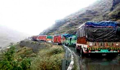 One-way traffic resumes on Kashmir highway
