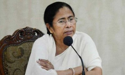 Mamata Banerjee questions Modi for not arresting Himanta in Sharada scam