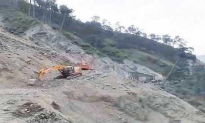 Kashmir: Srinagar-Jammu highway remains closed for third day stranding 8,000 vehicles