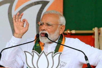 Modi questions Mayawati's support to Mamata