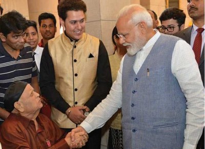 Actor Dinyar Contractor  dies in Mumbai