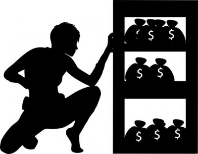 Gold ornaments stolen from house of a merchant