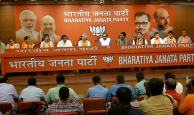 10 Sikkim Democratic Front MLAs join BJP
