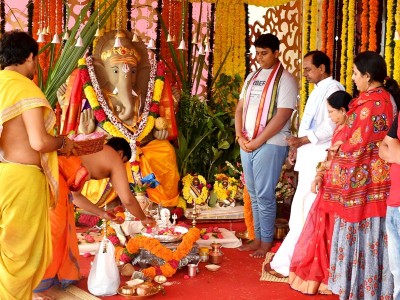 K Chandrasekhar Rao offers Ganesh Puja in Hyderabad