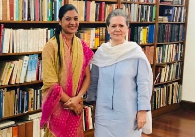 AAP leader Alka Lamba resigns, cites party's 'arrogance'