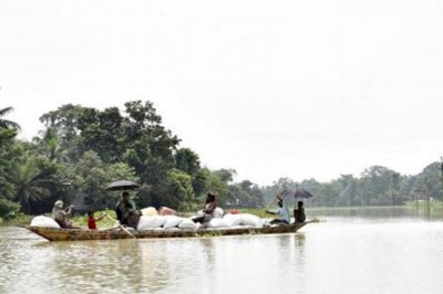 Ganga, Yamuna continue to rise in UP's Prayagraj, thousands left homeless