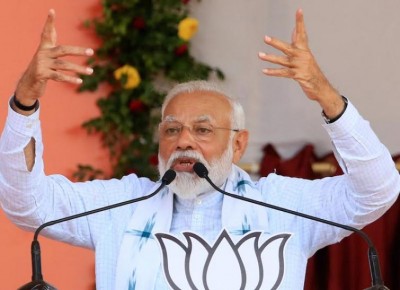 AAP's 'nakaampanthi' ways betrayed Delhiites, Rajiv used INS Virat for vacations: PM Modi