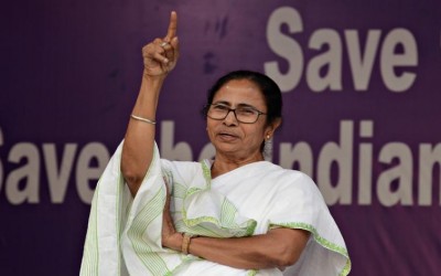 After SC asks Kolkata Police Commissioner to face CBI, Mamata ends dharna