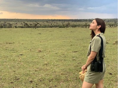 Alia Bhatt  wanders where the Wi-Fi is weak in Kenya, shares yet another cute image