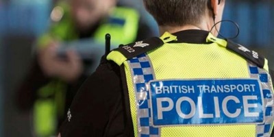 London Bridge stabbing leaves 2 dead, police treat incident as 'terror-related'