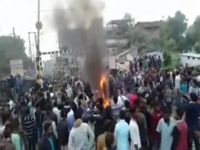 Citizenship(Amendment) Act protesters continue to block road and rail in West Bengal