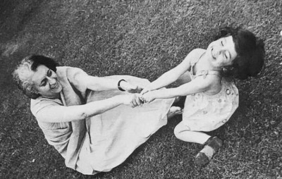 Priyanka Gandhi Vadra wishes Indira Gandhi with a poem, shares ola image on social media with her 'bravest woman'