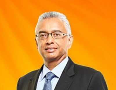 Mauritian PM Pravind Jugnauth offers prayers at Baghlamukhi temple