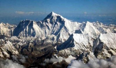 Nepal launches inquiry against Indian Everest climbers