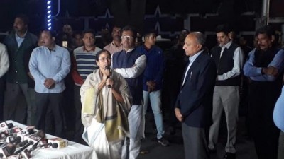 CBI Vs Kolkata Police: Kejriwal, Lalu, Naidu express 'solidarity' as Mamata Banerjee sits on a dharna in Kolkata