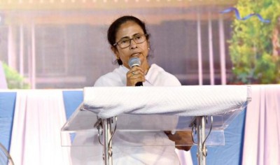 Do not fear, I am with you: Mamata Banerjee on NRC