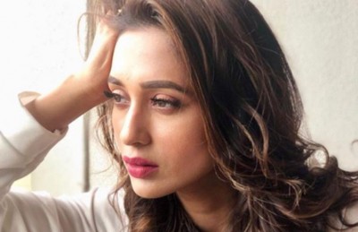 Messy Hair Look: Mimi Chakraborty shares yet another gorgeous image on Instagram