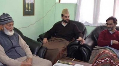 NIA summons Mirwaiz to Delhi for questioning, parts of downtown Srinagar shut