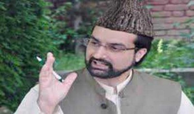 Mirwaiz for allowing women to pray in mosques
