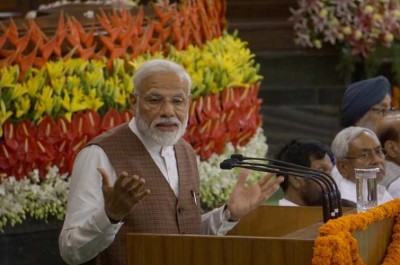 PM visits Gujarat after grand electoral triumph