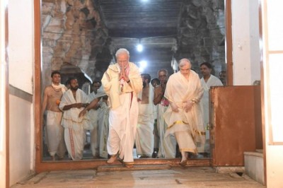 PM Modi offers prayers at Sree Padmanabhaswamy Temple