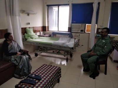 Nirmala Sitharaman visits hospital, meets Indian Air Force pilot Abhinandan  