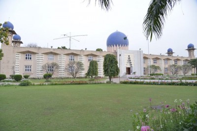 Woman says 'inappropriate touching', Pakistan official detained, released